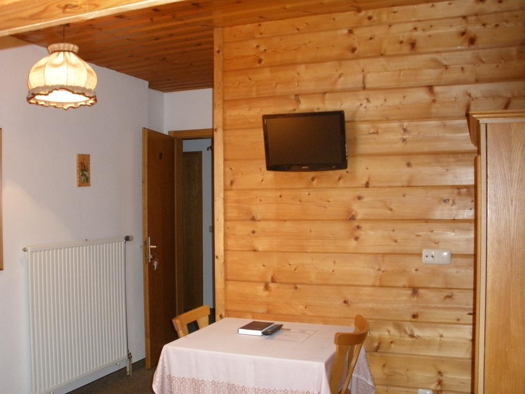 Отель Alpengasthof Zur Loisach Grossweil Номер фото